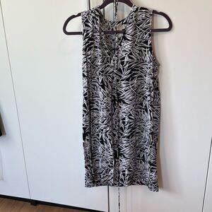 Loft black and white palm leaf V-neck dress size petite medium   Has a drawstrin
